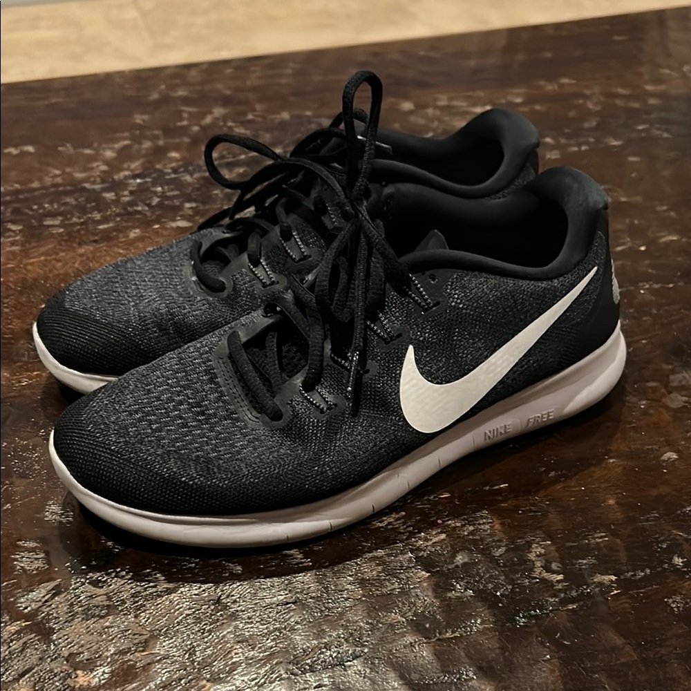 Nike Black and White Athletic Shoes with Breathable Mesh